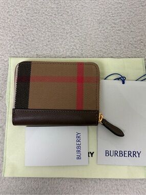 Burberry Wallet Zip Ebony Brown Black